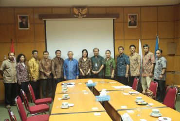 Handing Polarization Microscope Help From SKK Migas-Kangean Energy Indonesia Ltd. to FITB