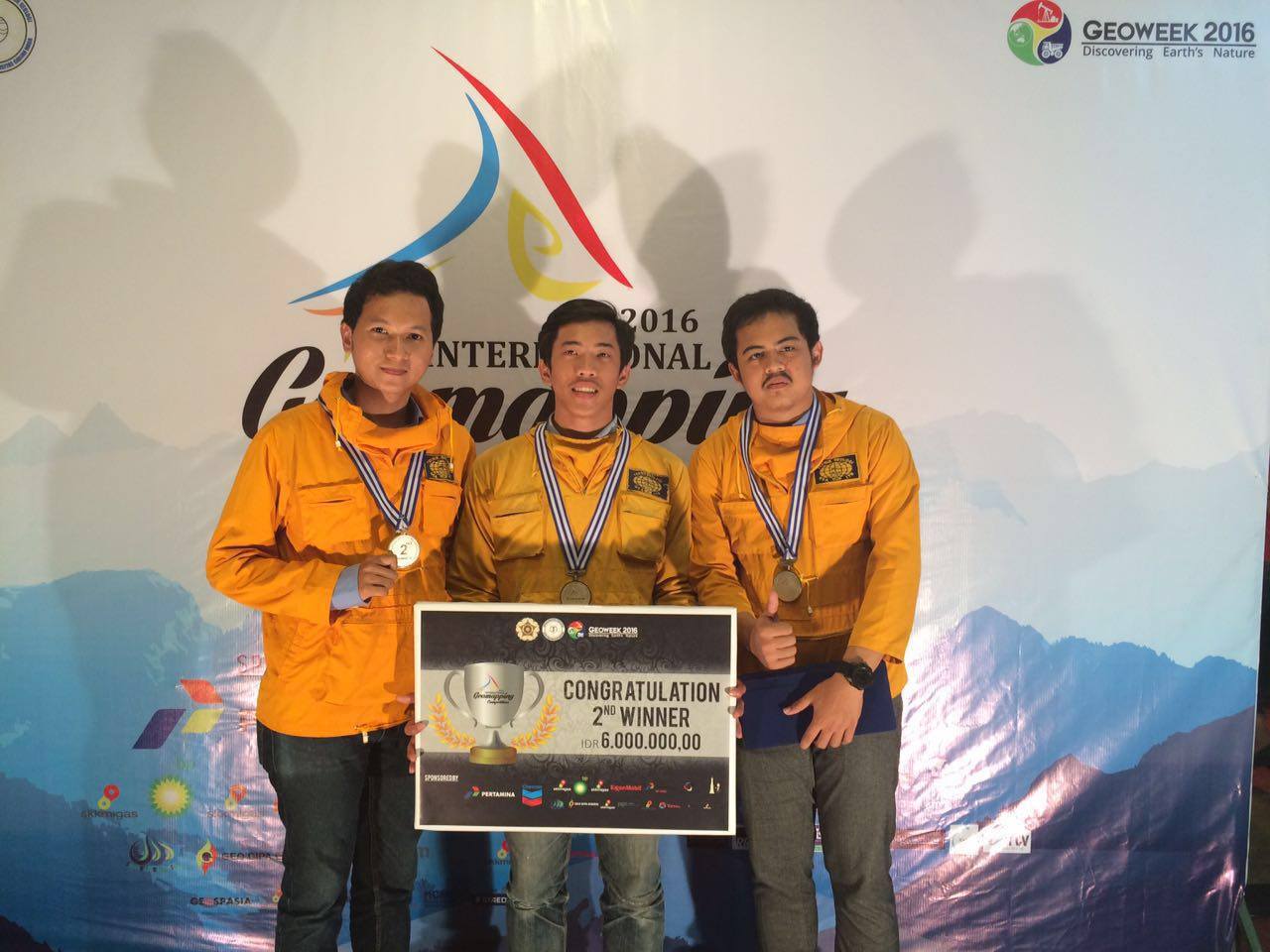 Congratulations for GL Tim ITB – Champion 2 GeoMapping UGM 2016